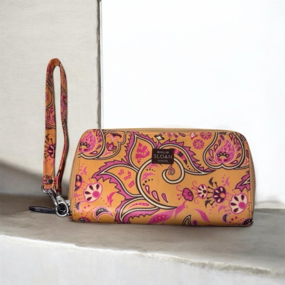 Emilie Pink and Orange Paisley Wristlet wallet zipper closure